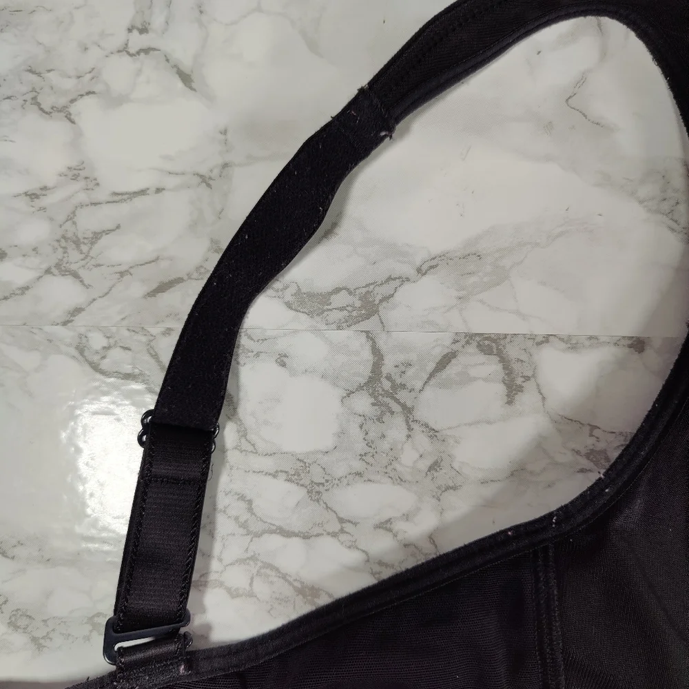 Lululemon Ta Ta Tamer II Black Sports Bra Size 32C - Picture 11 of 11
